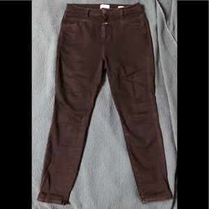 Closed Skinny Pusher in Black, sz 30